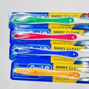 8ca94f84 Aca3 42ee A667 60461a361ca9 Oral B Shiny Clean Toothbrushes With Caps Soft 35 Z Shaped B 2.jpg