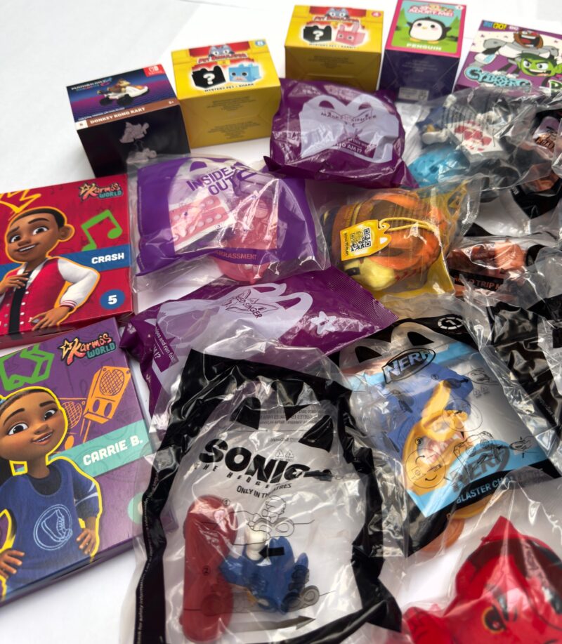32ad6dca 9ed2 4ebe b2c6 5d943f4453d3 assorted mcdonald s happy meal toys item 9521 6 2.jpg